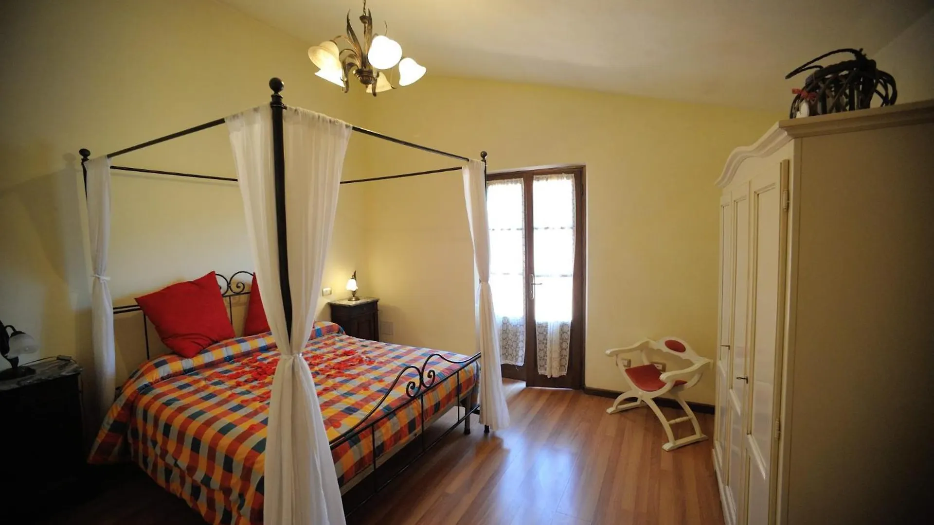 Agriturismo Polla Camporgiano Farm stay