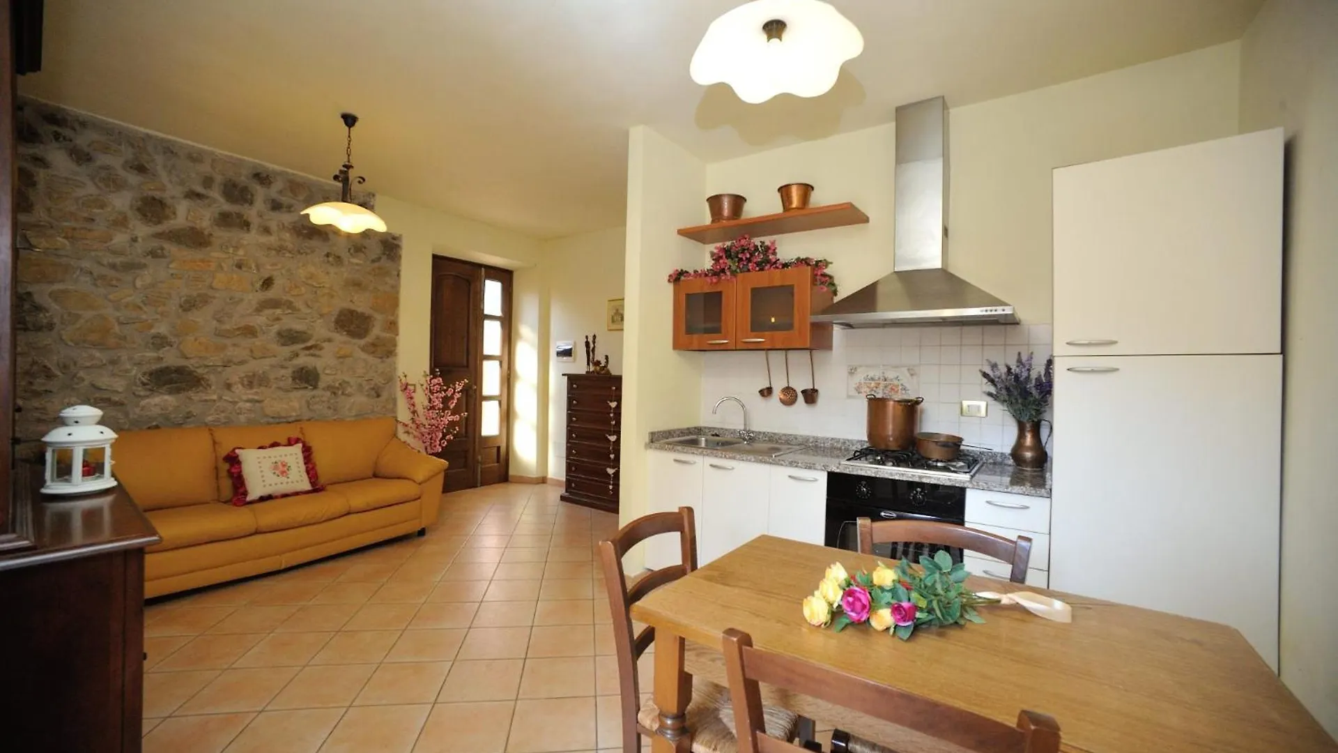Agriturismo Polla Camporgiano Farm stay