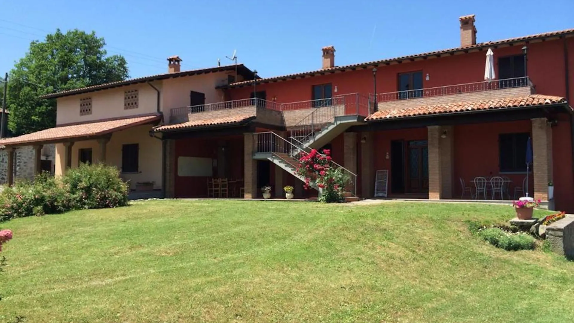 Agriturismo Polla Camporgiano Farm stay